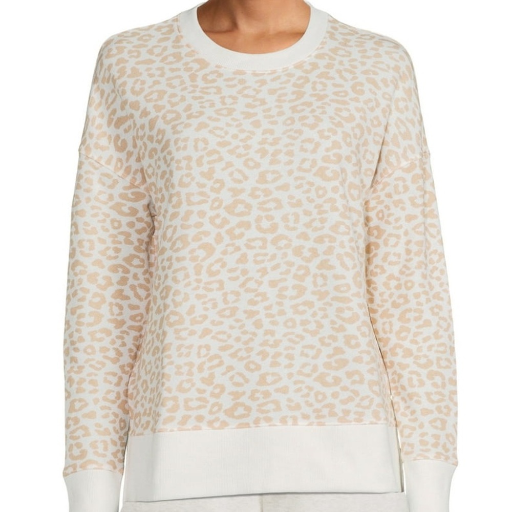 Cozy leopard‎ print sweatshirt with ribbed white trim